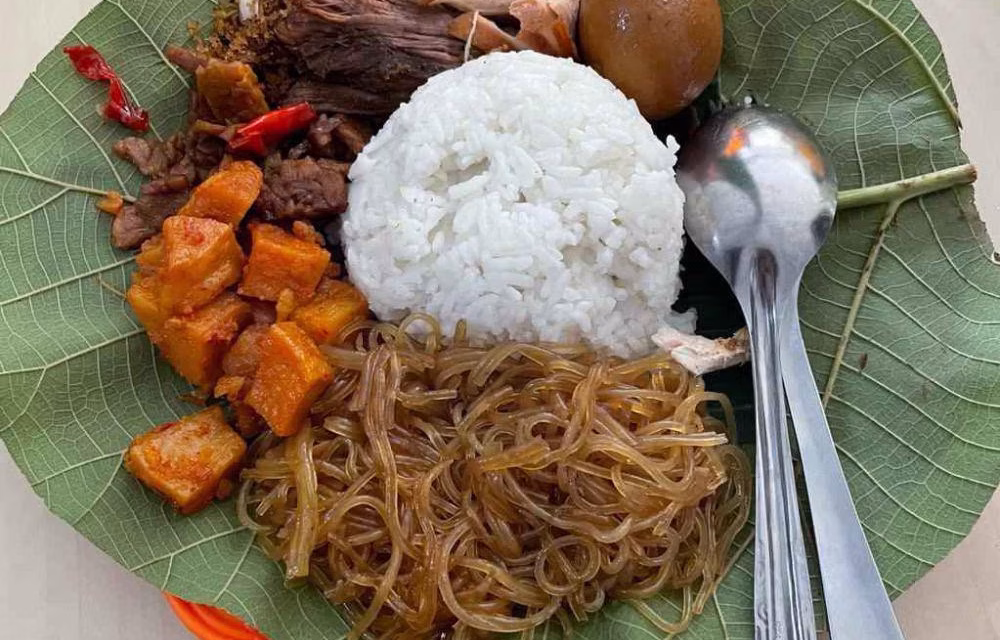 Sego Berkat Jogja: Nasi Bungkus Daun Jati Yang Bikin Ketagihan
