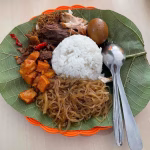 Sego Berkat Jogja: Nasi Bungkus Daun Jati Yang Bikin Ketagihan