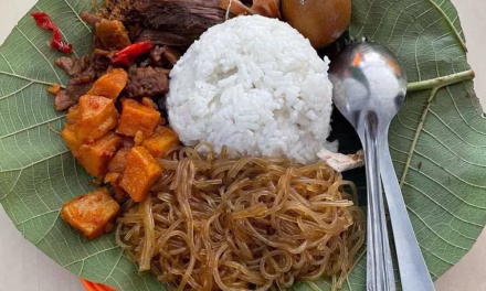 Sego Berkat Jogja: Nasi Bungkus Daun Jati Yang Bikin Ketagihan