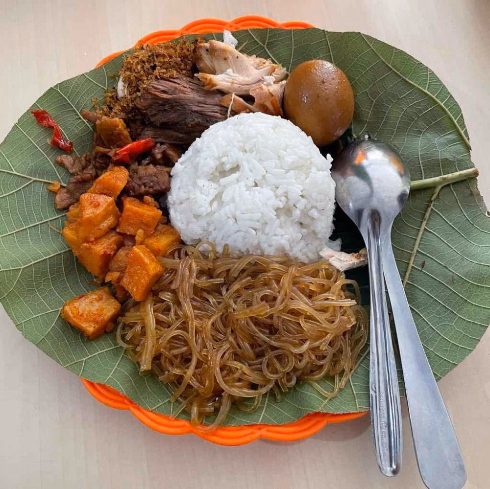Sego Berkat Jogja: Nasi Bungkus Daun Jati Yang Bikin Ketagihan