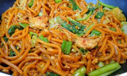 Mie Gomak: Hidangan Tradisional Batak Yang Kaya Rempah