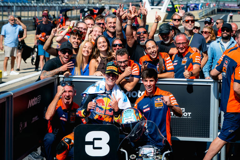 Valentin Perrone Pecah Kebuntuan! Naik Podium Moto3 Inggris