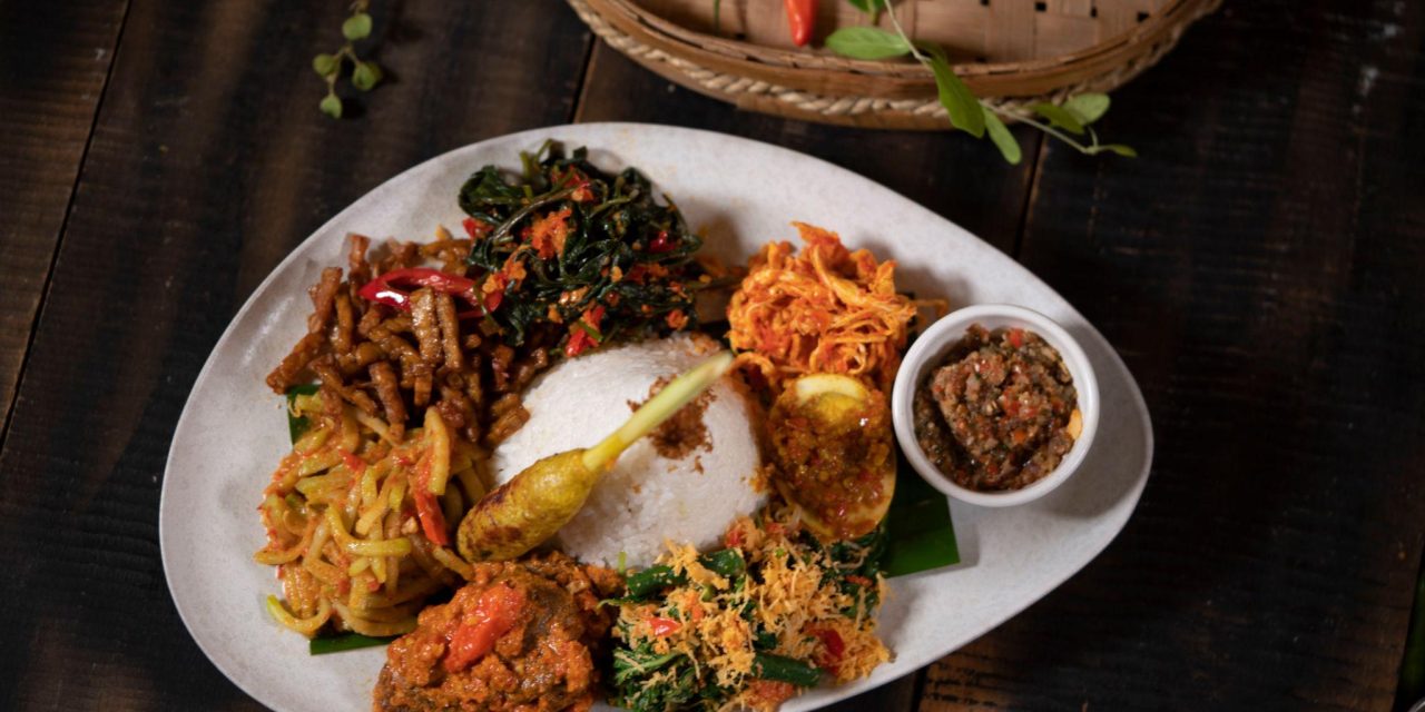 Kuliner Khas Bali, Nasi Campur Hadir Dengan Lauk Beragam