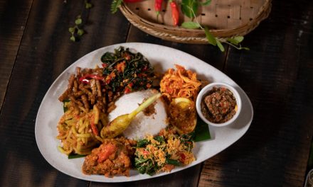 Kuliner Khas Bali, Nasi Campur Hadir Dengan Lauk Beragam