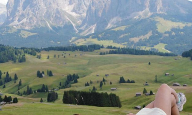 Gaya Santai Regina Phoenix Di Dolomites, Simple Tapi Elegan