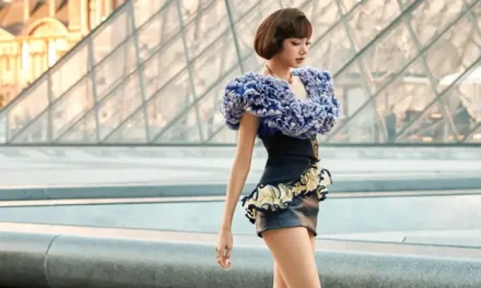 Fashion Goals! Lisa BLACKPINK Pamer 2 Gaya Berbeda Di Paris