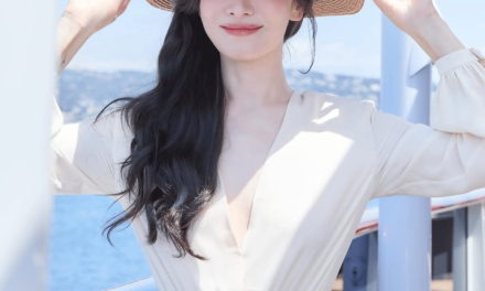 Simpel Tapi Berkelas! Inspirasi Gaya Liburan Ala Song Hye-kyo